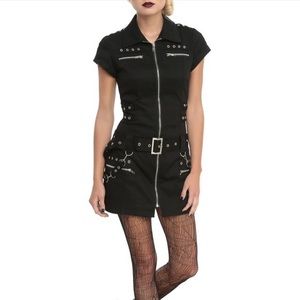 NWOT Hearts and Roses Black Zipper Dress